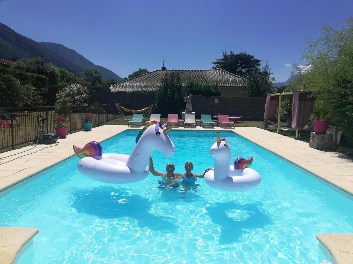 Appartement Lumineux A Voreppe Avec Piscine Exterior photo