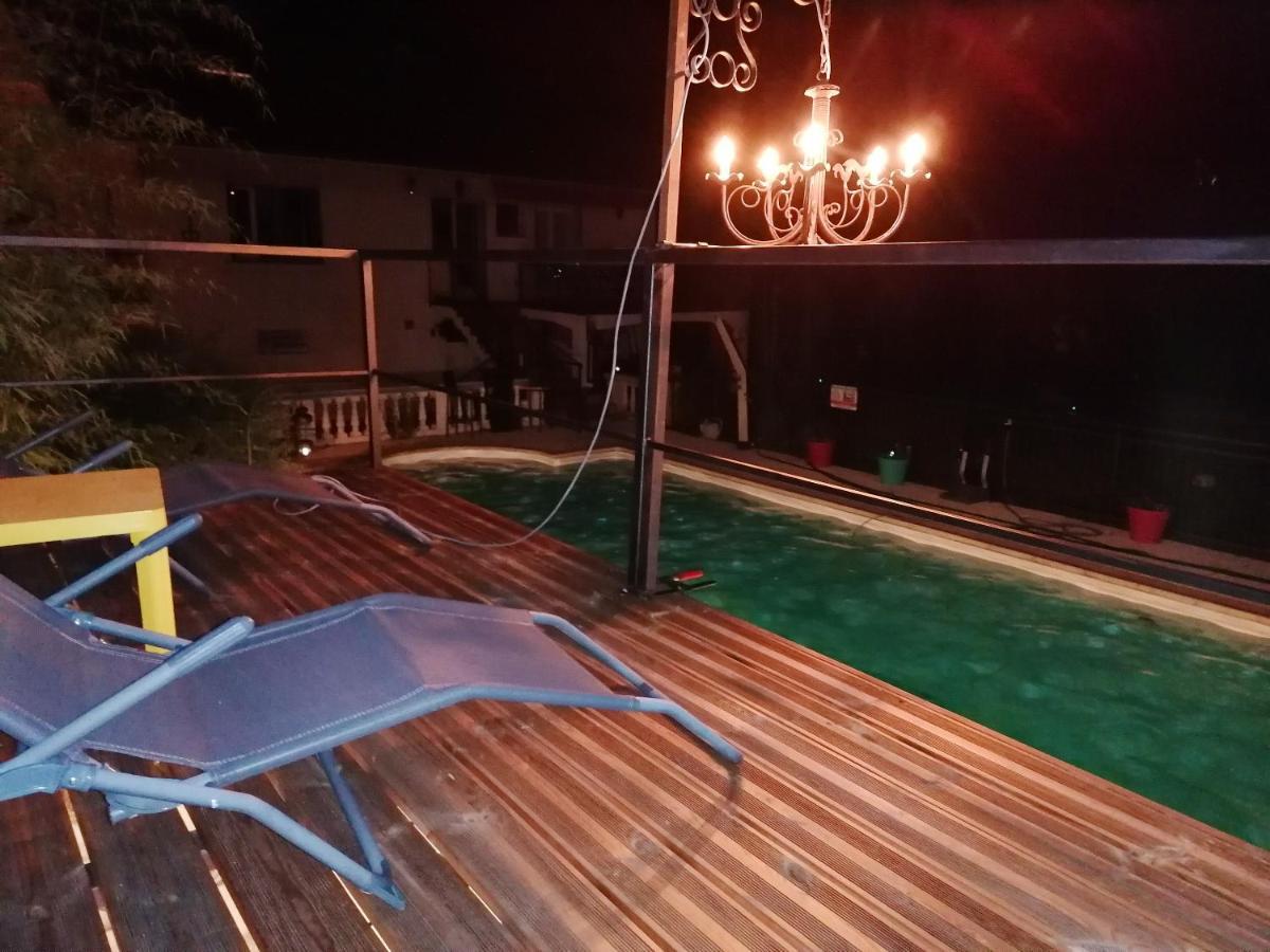 Appartement Lumineux A Voreppe Avec Piscine Exterior photo