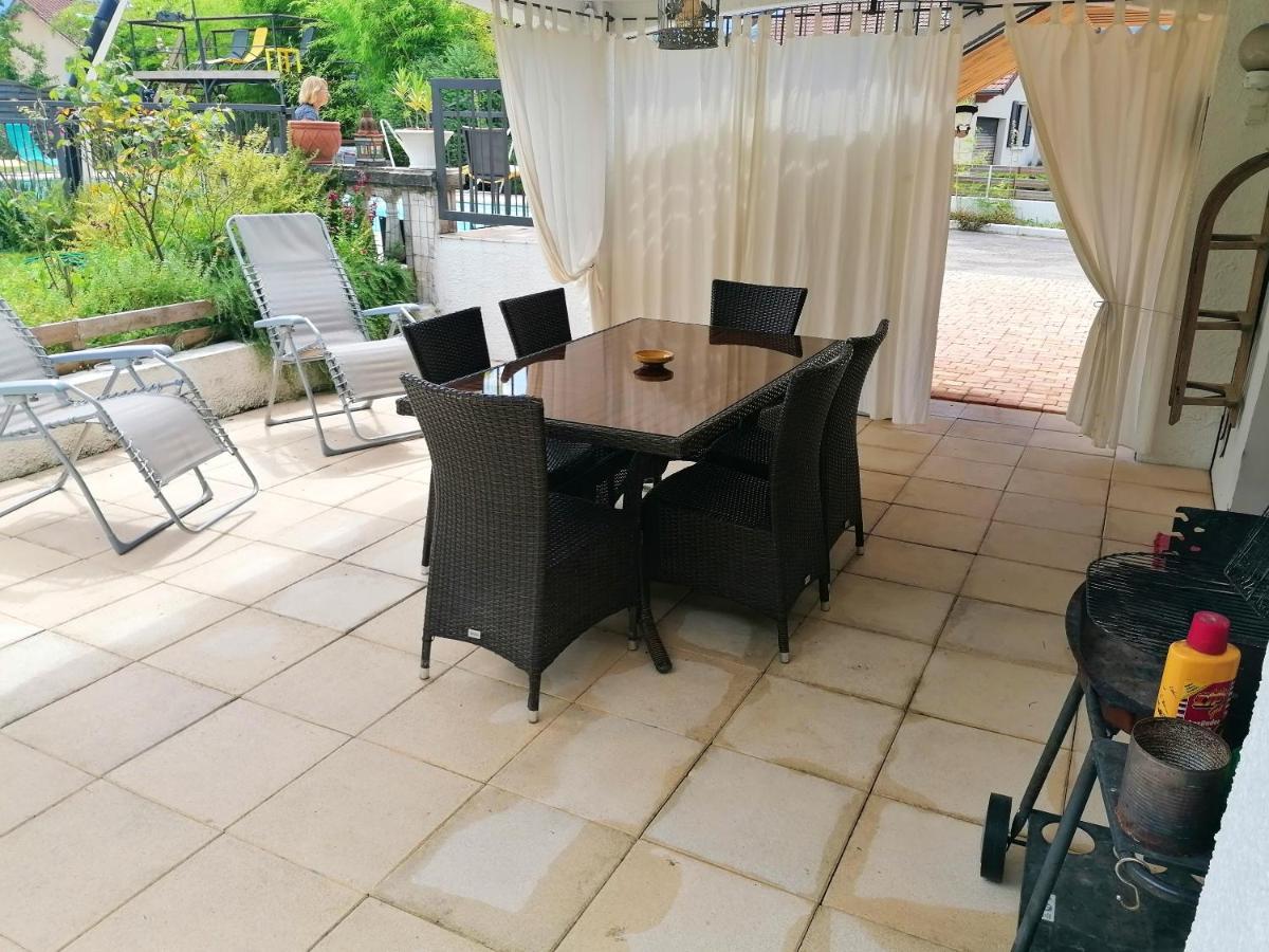 Appartement Lumineux A Voreppe Avec Piscine Exterior photo